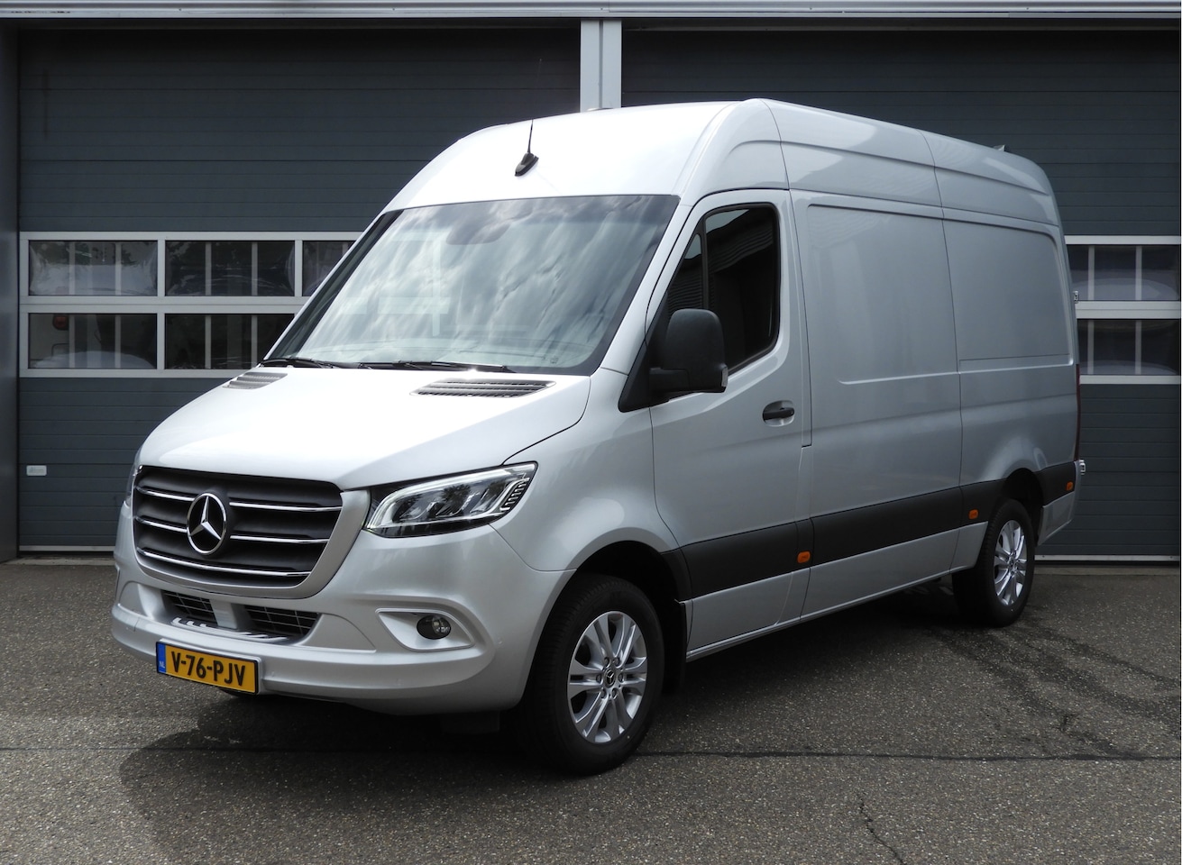 Mercedes-Benz Sprinter - 316 2.2 CDI L2H2 RWD AUT | 3.5t TREKHAAK | LED | CAMERA | MBUX | CRUISE - AutoWereld.nl
