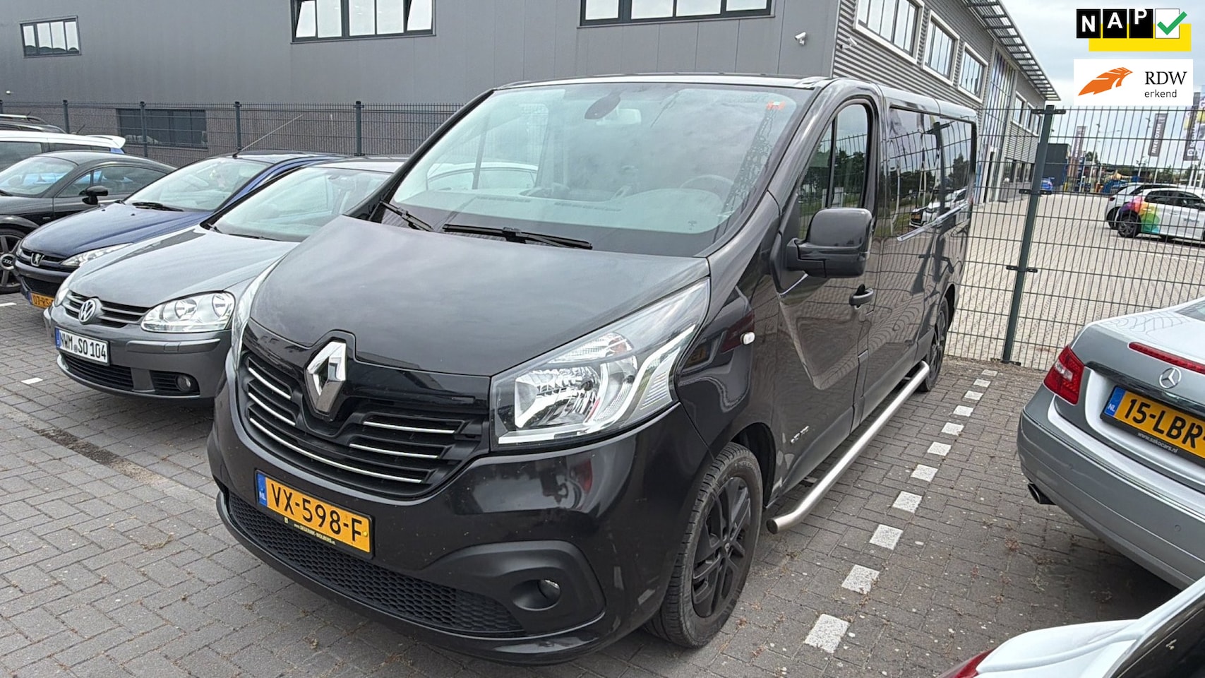 Renault Trafic - 1.6 dCi T29 L2H2 Comfort Energy 2016 NAP Dubbel Cabine! Trekhaak - AutoWereld.nl