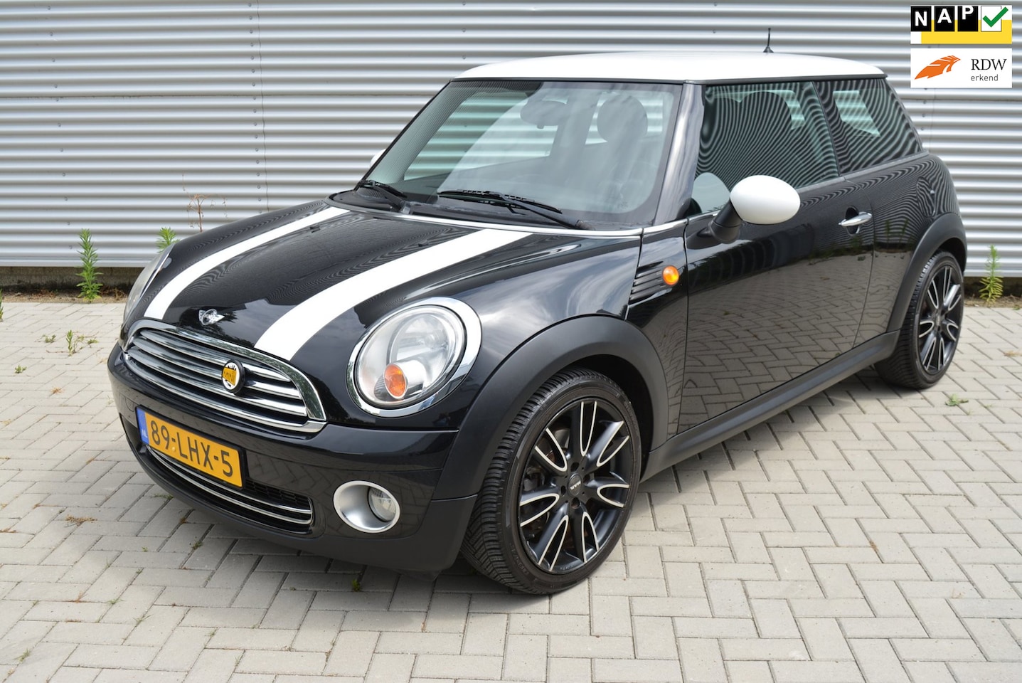 MINI 3-Deurs - 1.6 Cooper Business Line | Airco | 17 inch | Cruise | Electr. Pakket - AutoWereld.nl
