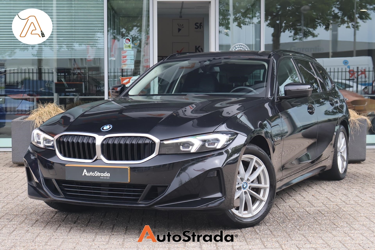 BMW 3-serie Touring - (g21) 320e High Executive 204pk | Trekhaak | LED | Camera | Carplay | Navigatie | Cruise - AutoWereld.nl