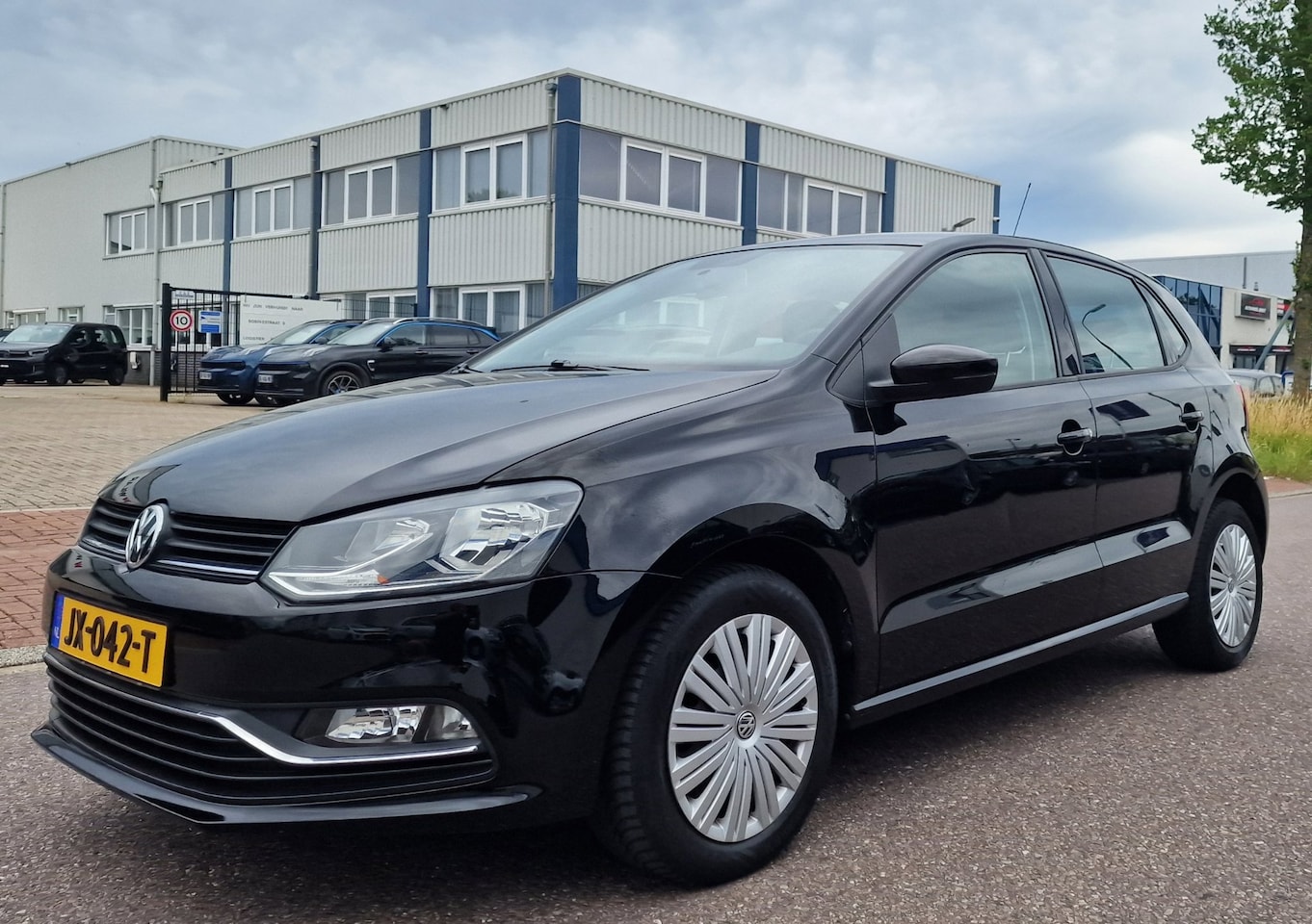 Volkswagen Polo - 1.0 Comfortline CARPLAY NAVI 2 X SLEUTELS - AutoWereld.nl