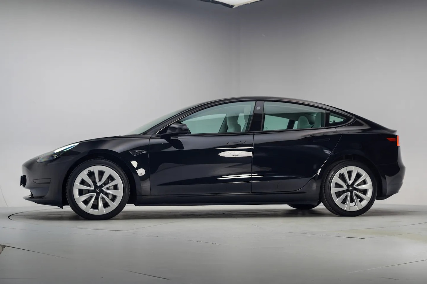Tesla Model 3 - RWD Plus 60 kWh [ Panorama Leder Autopilot ] - AutoWereld.nl