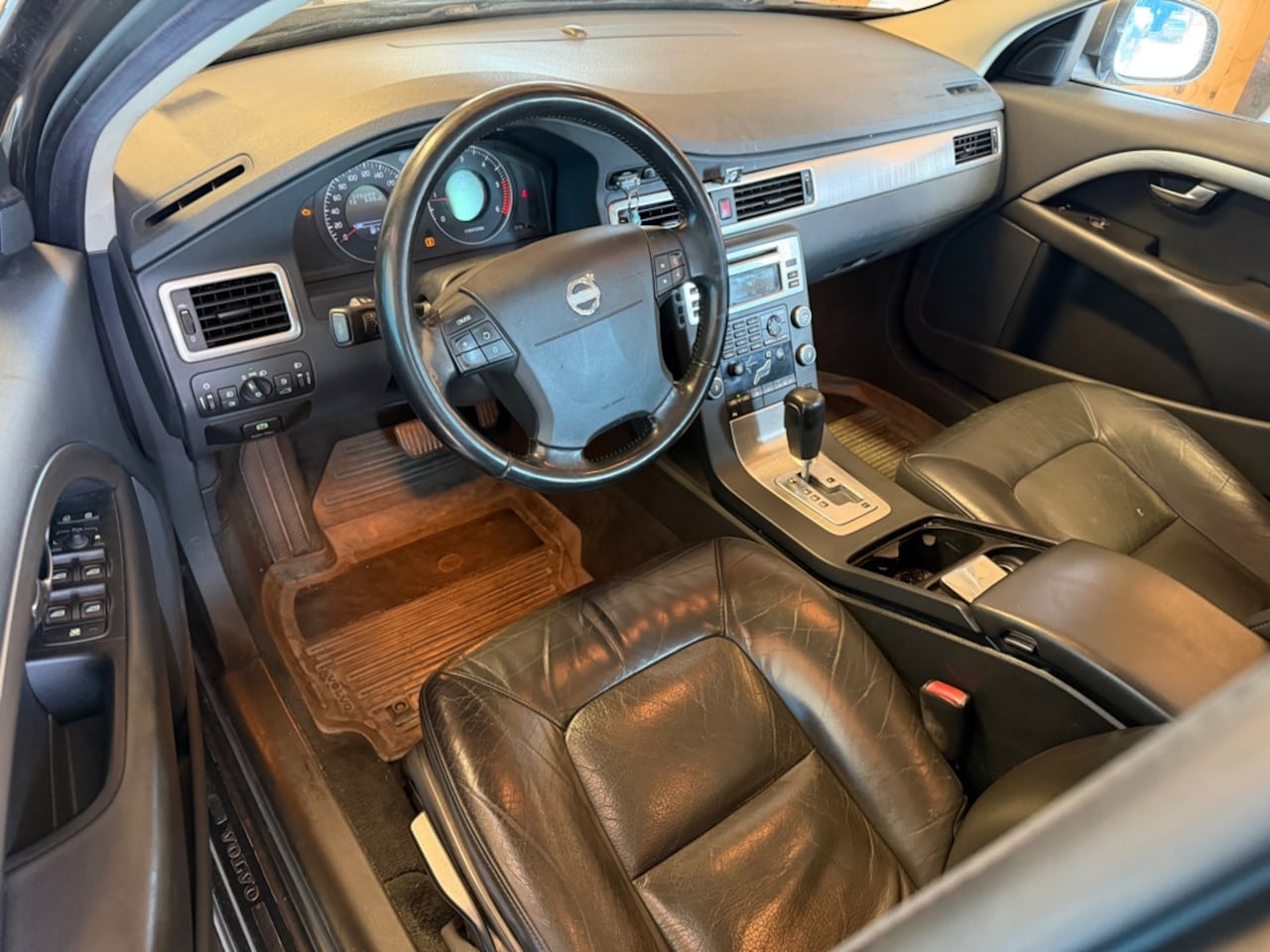 Volvo V70 - 2.4D Momentum 2.4D Momentum - AutoWereld.nl