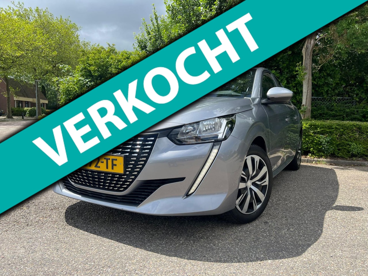 Peugeot 208 - 1.2 Nieuwe Distributie , Apple carplay , Navigatie , Parkeer sensoren , Cruise control - AutoWereld.nl
