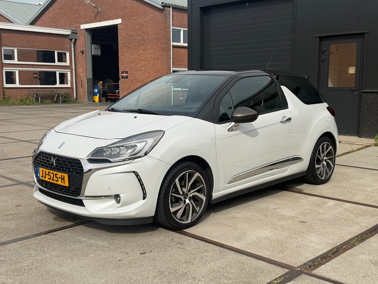 DS 3 - 1.2 PureTech Sport Chic Cruise Leder Facelift NAP - AutoWereld.nl