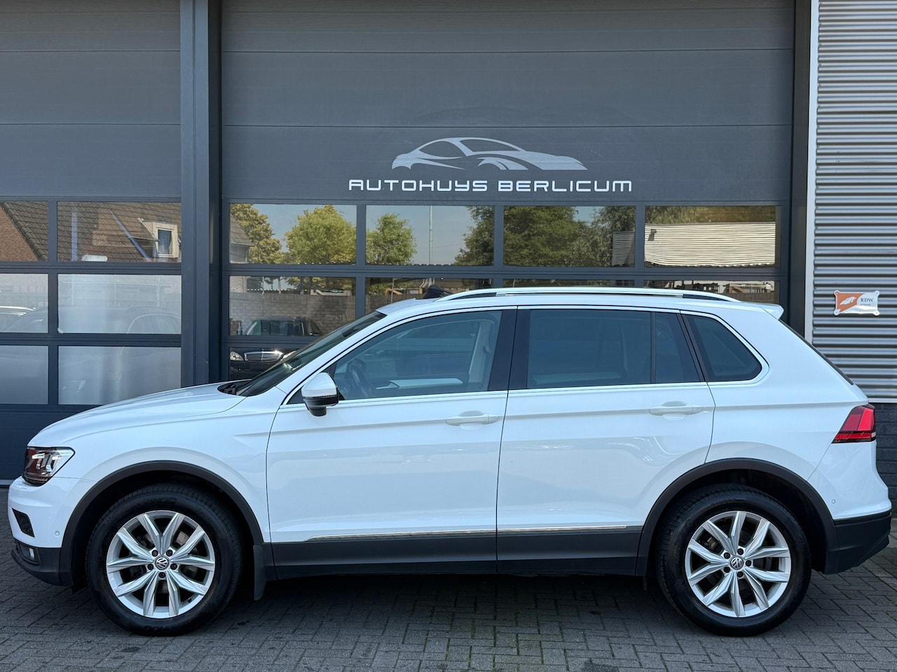 Volkswagen Tiguan - 1.4 TSI 4Motion Highline Business R Pano Trekhaak Vol optie - AutoWereld.nl