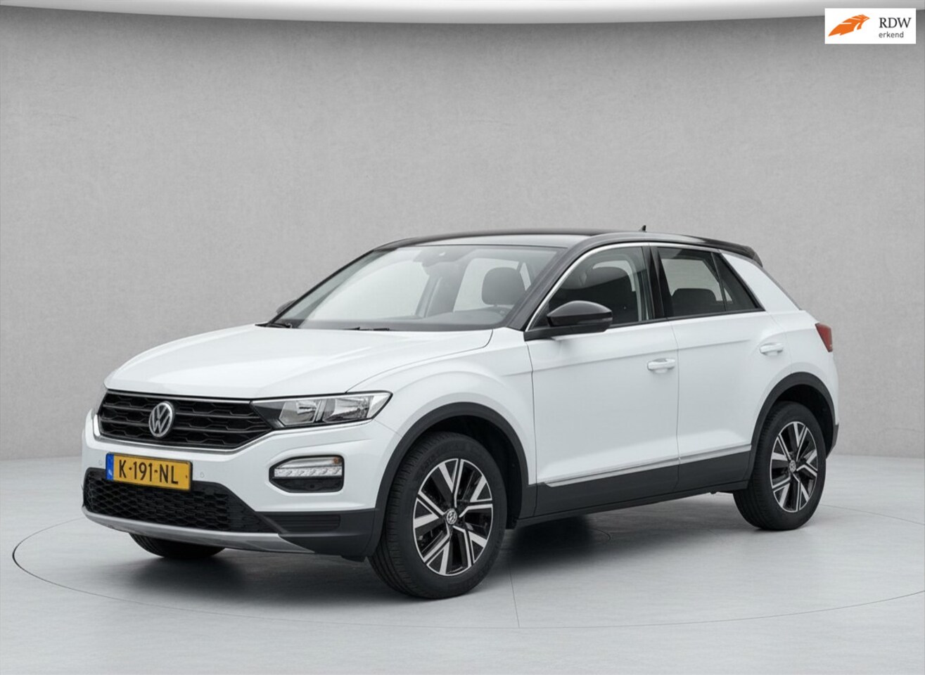 Volkswagen T-Roc - 1.0 TSI Style / Zwart dak / CarPlay / Camera / PDC V+A - AutoWereld.nl