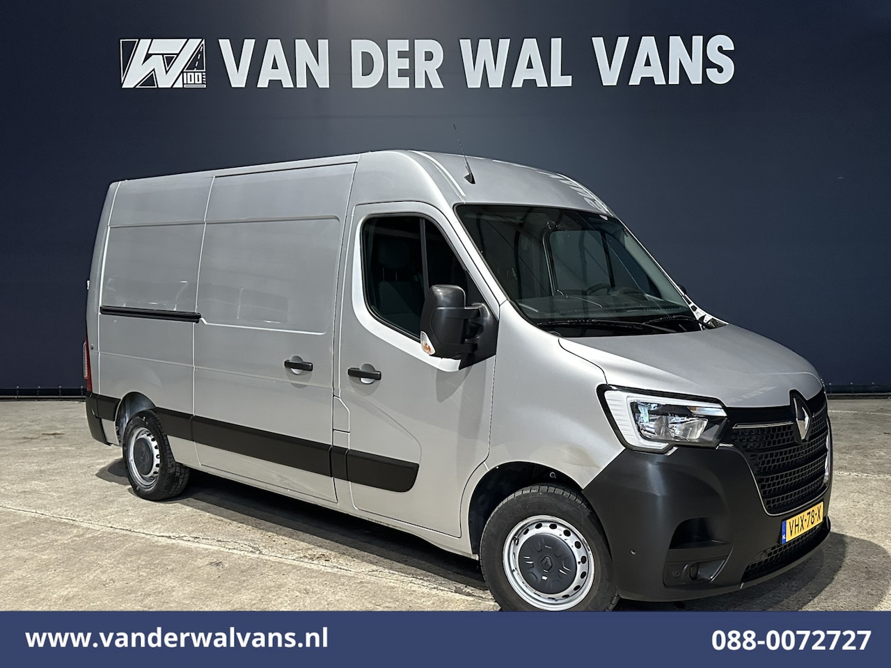 Renault Master - 2.3 dCi 136pk L2H2 Euro6 Airco | Camera | Navigatie | LED | 2500kg Trekhaak | Cruisecontro - AutoWereld.nl