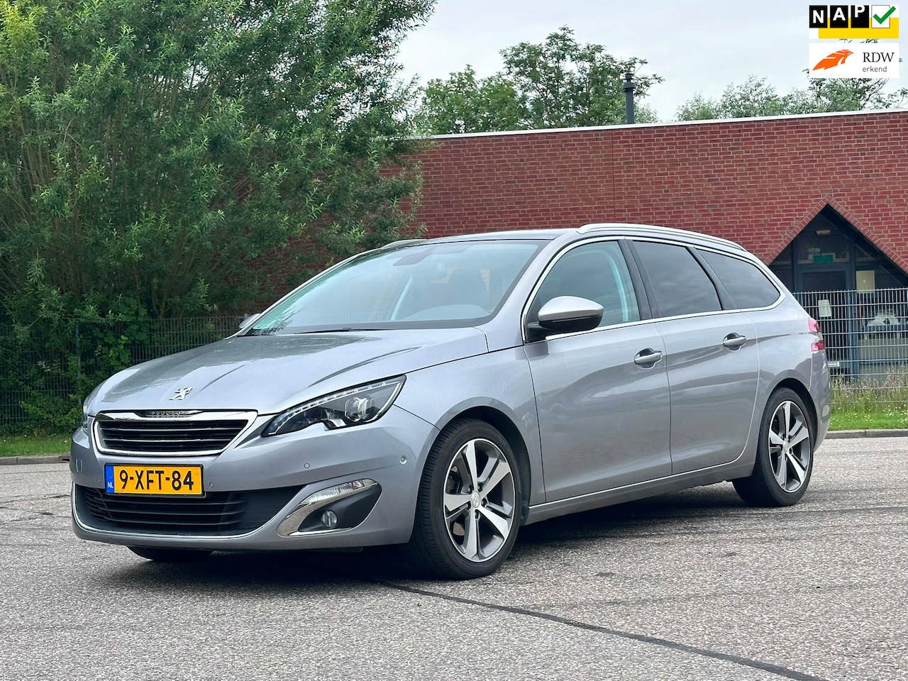 Peugeot 308 SW - 1.2 e-THP Première Achteruit camera*Navigatie*Pano*Cruise*Clima*LED*NAP*Dealer onderhouden - AutoWereld.nl