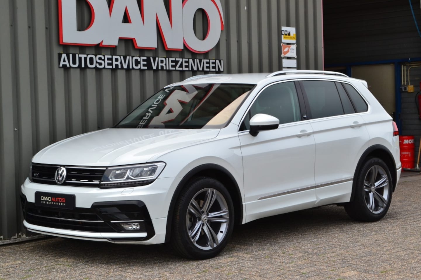 Volkswagen Tiguan - 1.4 TSI BMT Sound R-Line LED/ACC/19'' inch/Carplay - AutoWereld.nl