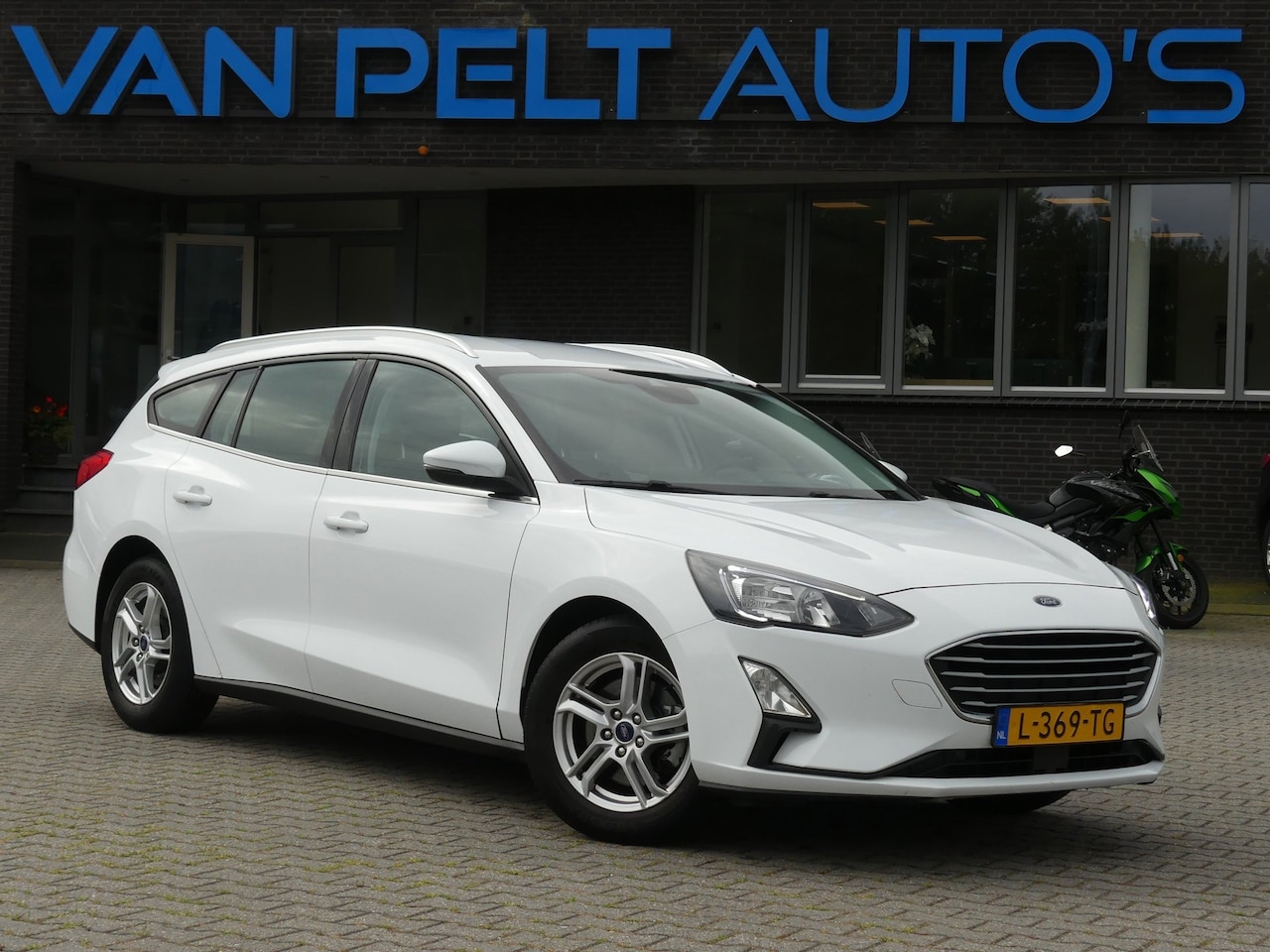 Ford Focus Wagon - 1.0 EcoBoost Edition Business / Camera / Trekhaak / Keyless - AutoWereld.nl