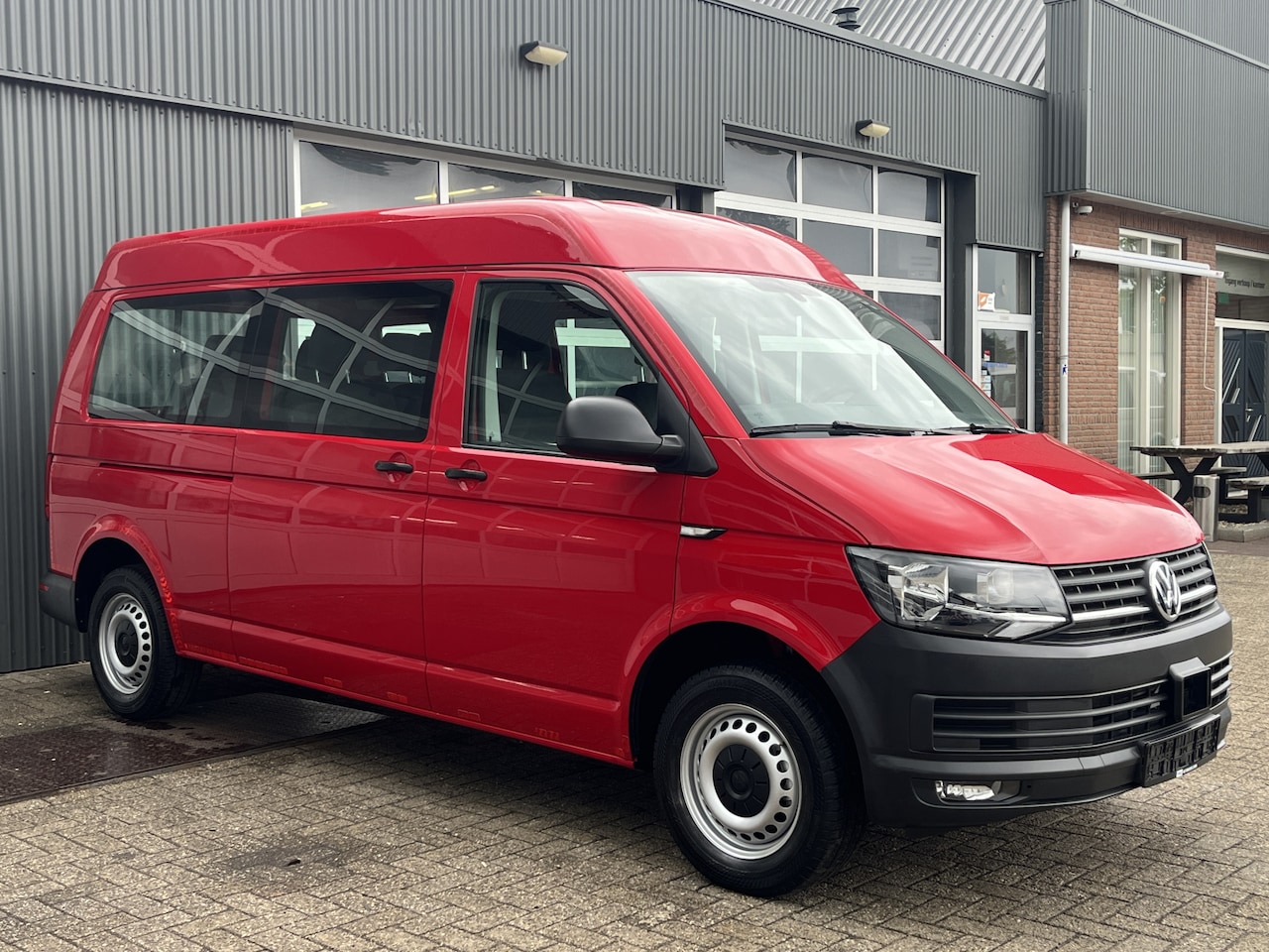 Volkswagen Transporter Kombi - 2.0 TDI L2H2 150pk DSG Airco Cruise control Trekhaak 2500kg trekgewicht Parkeersensoren ac - AutoWereld.nl