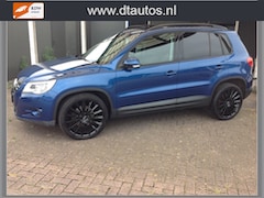 Volkswagen Tiguan - 2.0 TSI Comfort&Design 4Motion
