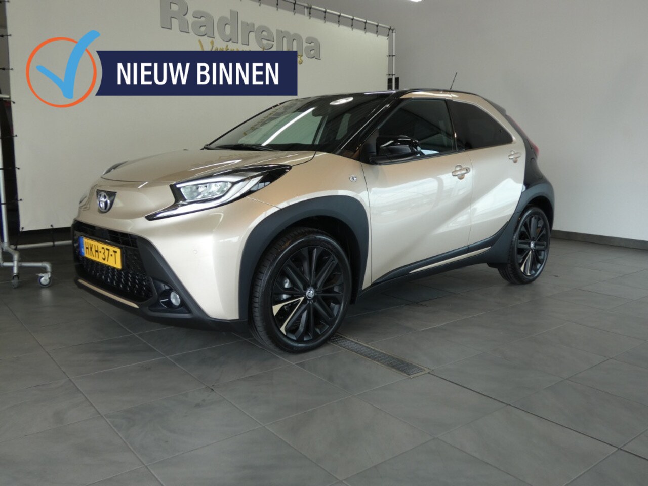 Toyota Aygo X - 1.0 VVT-i S-CVT Premium ! JBL Camera Clima NL Auto - AutoWereld.nl