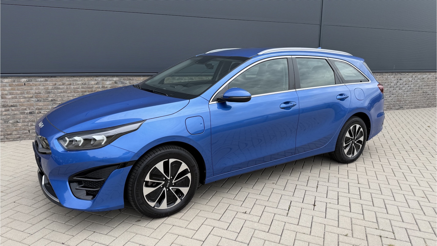 Kia Cee'd Sportswagon - Ceed 1.6 GDI PHEV DynamicPlusLine Cruise Control adaptief / Camera / DAB - AutoWereld.nl