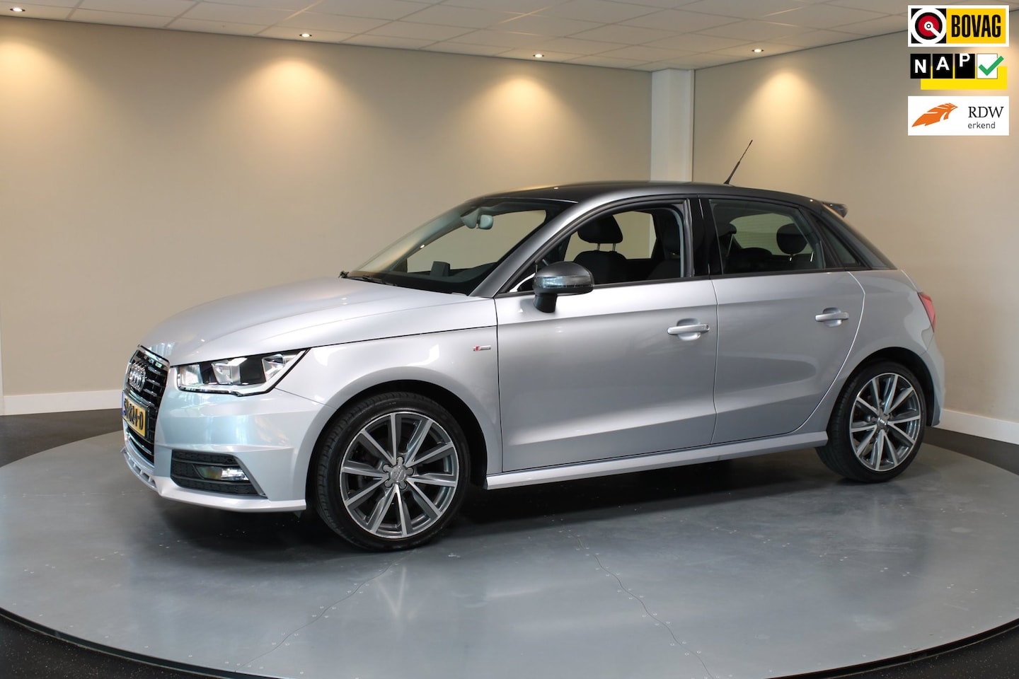 Audi A1 Sportback - 1.0 TFSI Adrenalin *S-Line* Stoelverw.|Cruise|Navi|BT|NAP - AutoWereld.nl