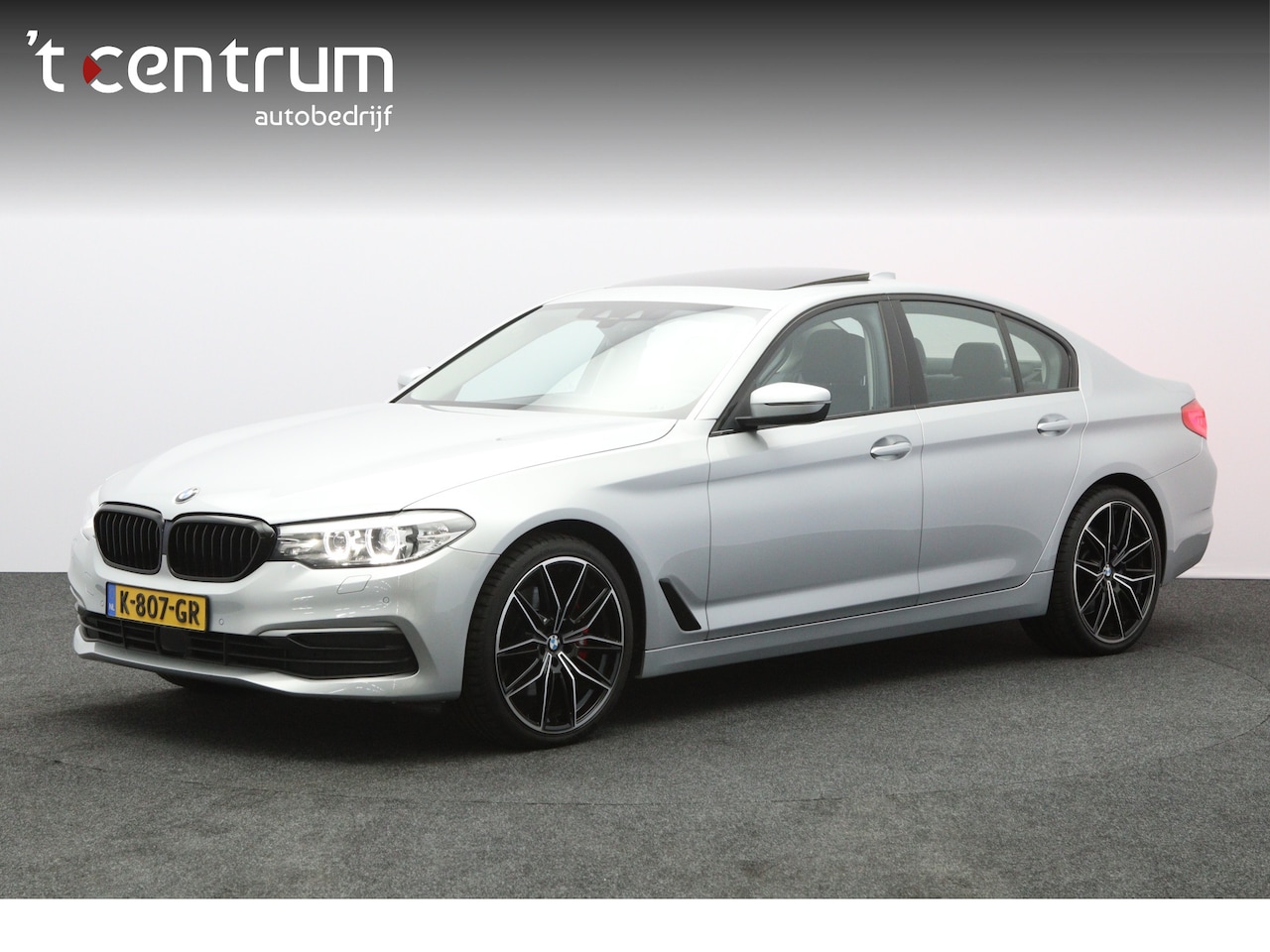 BMW 5-serie - 540i xDrive High Executive 540i 340 PK xDrive High Executive, Trekhaak, Schuif-Kanteldak, Adap. Cruise Control, Memor - AutoWereld.nl