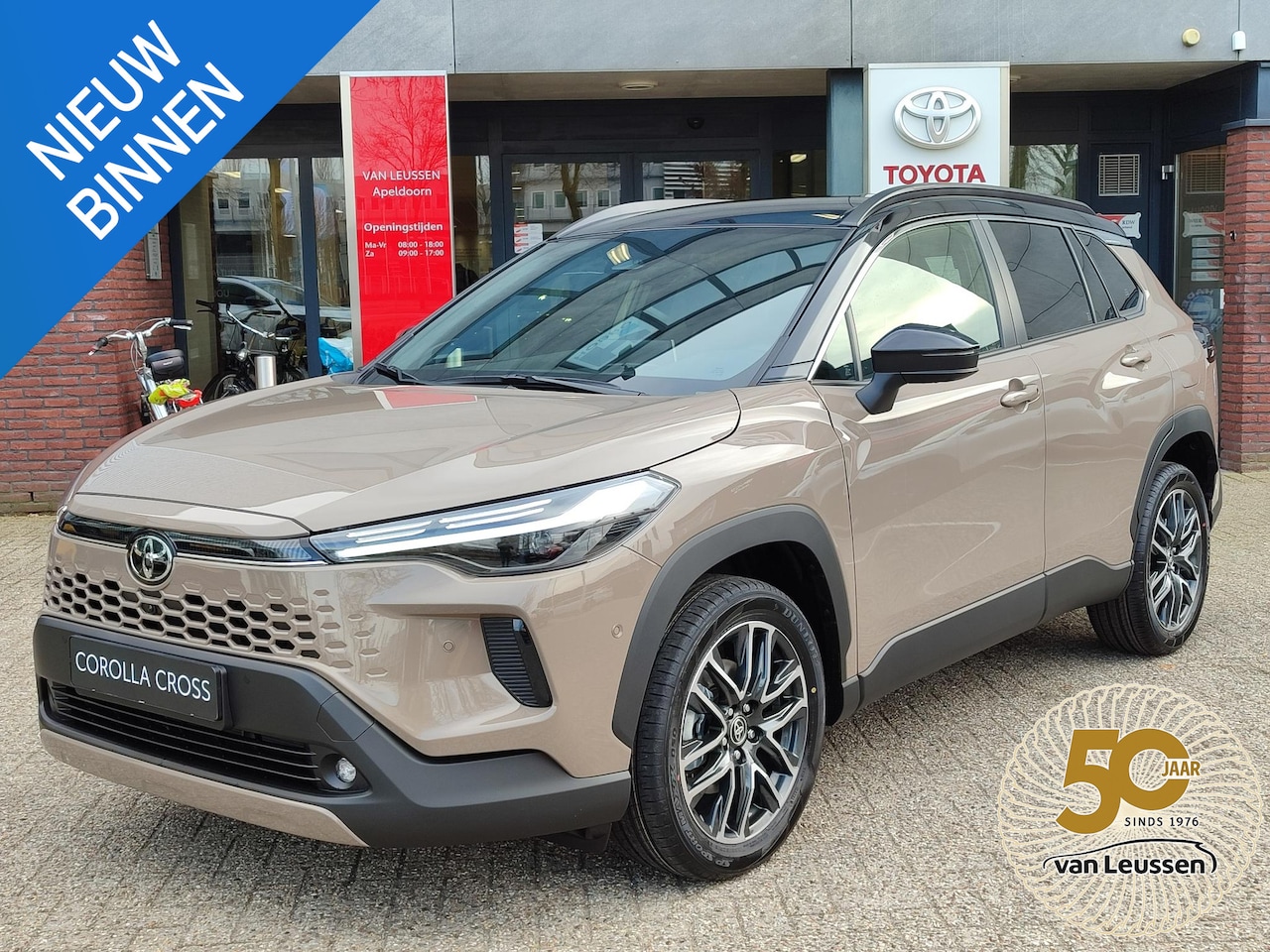 Toyota Corolla Cross - Hybrid 180 EXECUTIVE NIEUW UIT VOORRAAD LEVERBAAR! BI-TONE LEER STOEL/STUURVERW JBL-AUDIO - AutoWereld.nl
