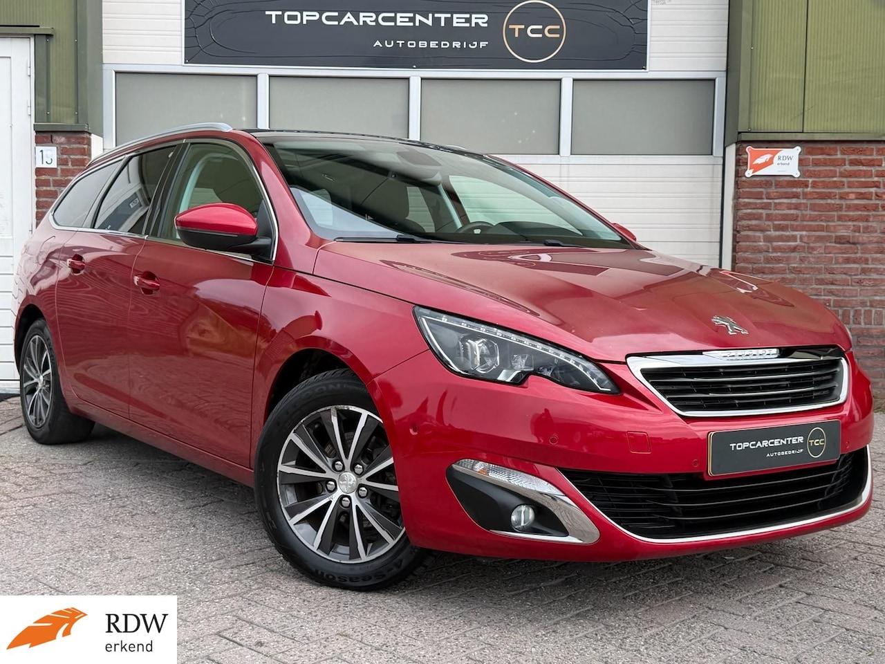Peugeot 308 SW - 1.2 Premium/PANO/CAMERA/PARKS/CRUISE/NAVI/APK - AutoWereld.nl