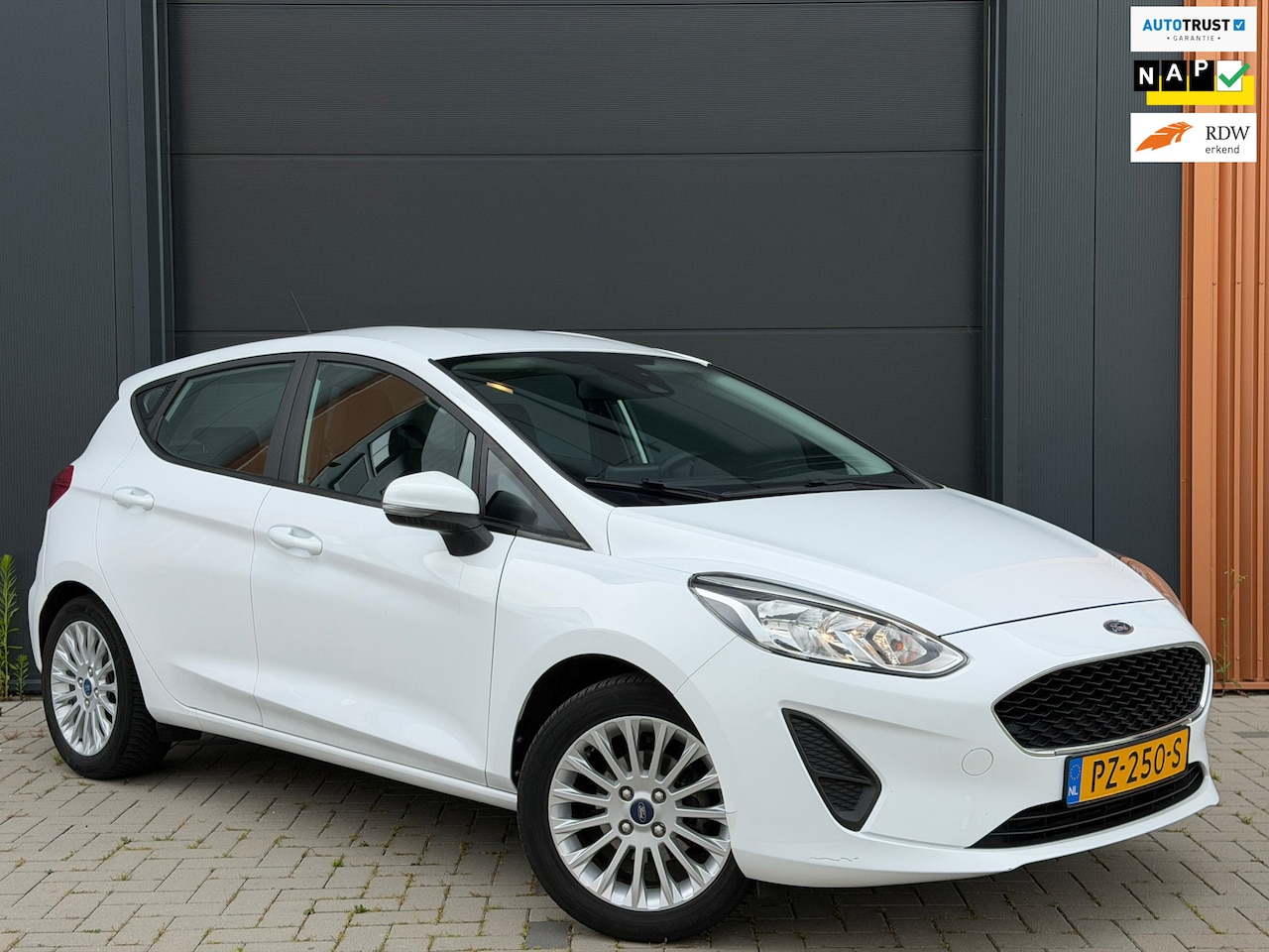 Ford Fiesta - 1.1 Trend|Navi|Cruise Control|Parkeersensoren|Airco - AutoWereld.nl