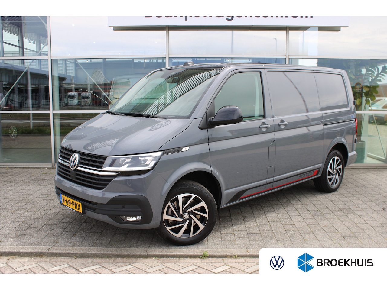 Volkswagen Transporter - 2.0 TDI 204PK DSG L1H1 28 Edition Full LED | Camera | Cruise control | Trekhaak | 2x schui - AutoWereld.nl