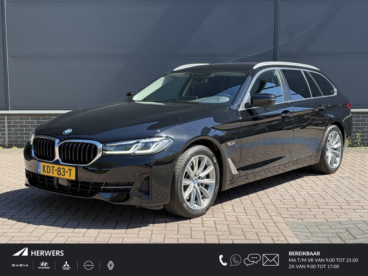 BMW 5-serie Touring - 530e xDrive Executive / Elektrische trekhaak 2.000 kg / LED / Volledig Dealer Onderhouden - AutoWereld.nl