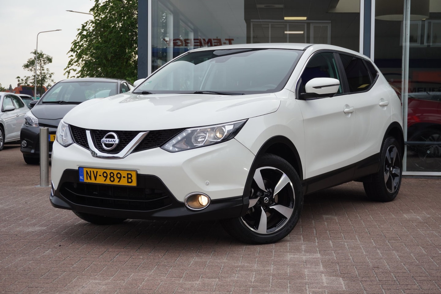 Nissan Qashqai - 1.2 N-Connecta 5deurs | Airco | Navigatie | Elek. Pakket. | Trekhaak | Inruil mogelijk - AutoWereld.nl