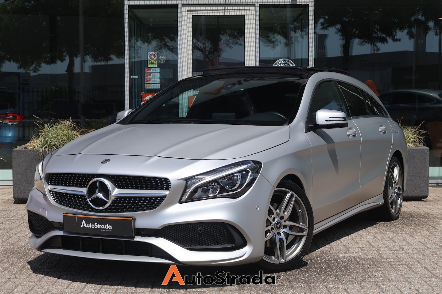 Mercedes-Benz CLA-klasse Shooting Brake - 180 AMG-Line 122pk | Camera | Keyless Go | Pano | Cruise | Airco | Navi | Magno Polarzilve - AutoWereld.nl