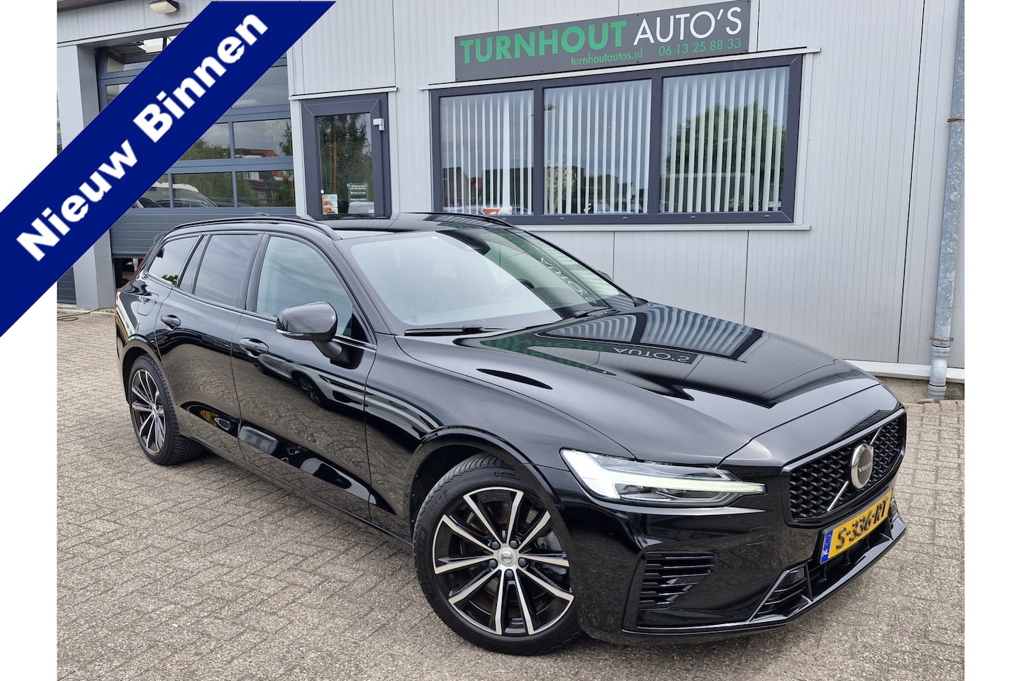 Volvo V60 - T6 Plug-in hybrid AWD Plus Dark - AutoWereld.nl
