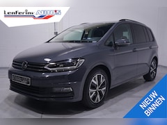 Volkswagen Touran - 1.5 TSI Comfortline 7p Led koplampen Apple Carplay Panodak Winterpakket Trekhaak Camera 7