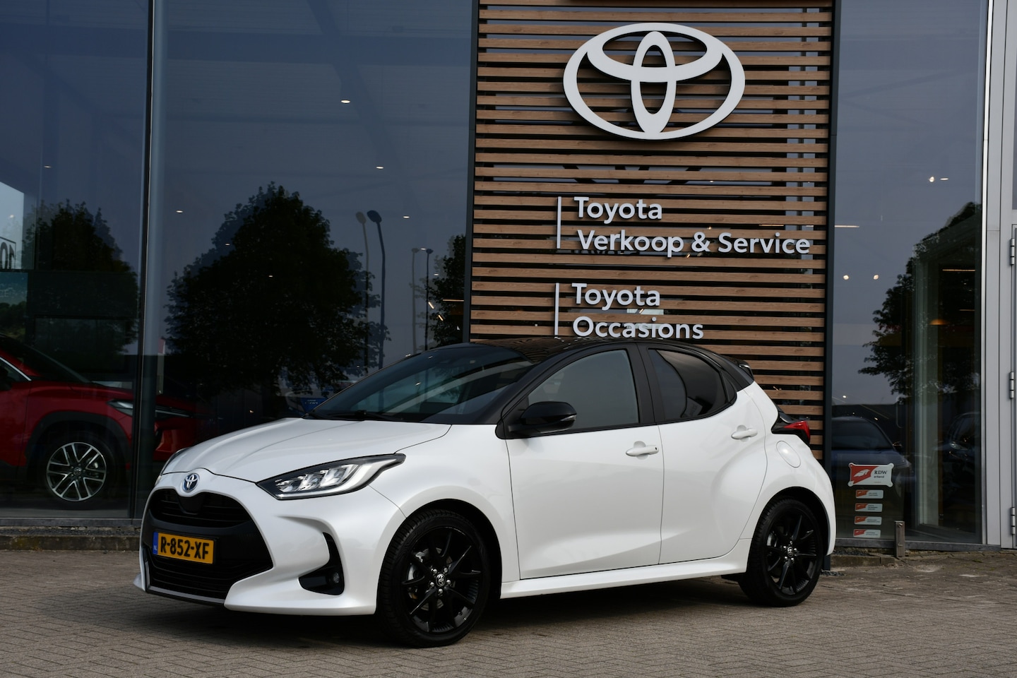 Toyota Yaris - 1.5 Hybrid Executive Limited Automaat 116pk | LED-koplampen | Stoelverwarming | Dealer-ond - AutoWereld.nl