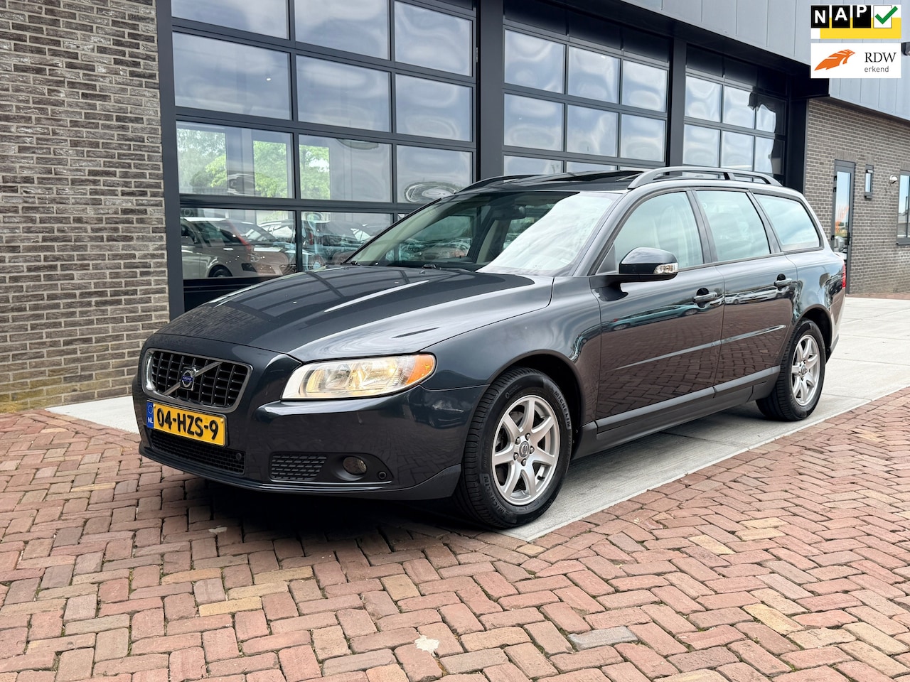 Volvo V70 - 2.0 Kinetic | Leer | Schuif/Kantel dak | Stoelver | Trekhaak | - AutoWereld.nl
