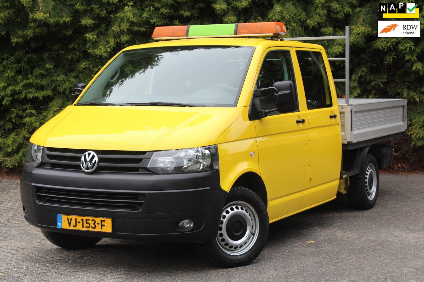 Volkswagen Transporter - 2.0 EcoFuel L2H1 116PK 5-persoons | Airco | Cruise Control | Laadkraan - AutoWereld.nl