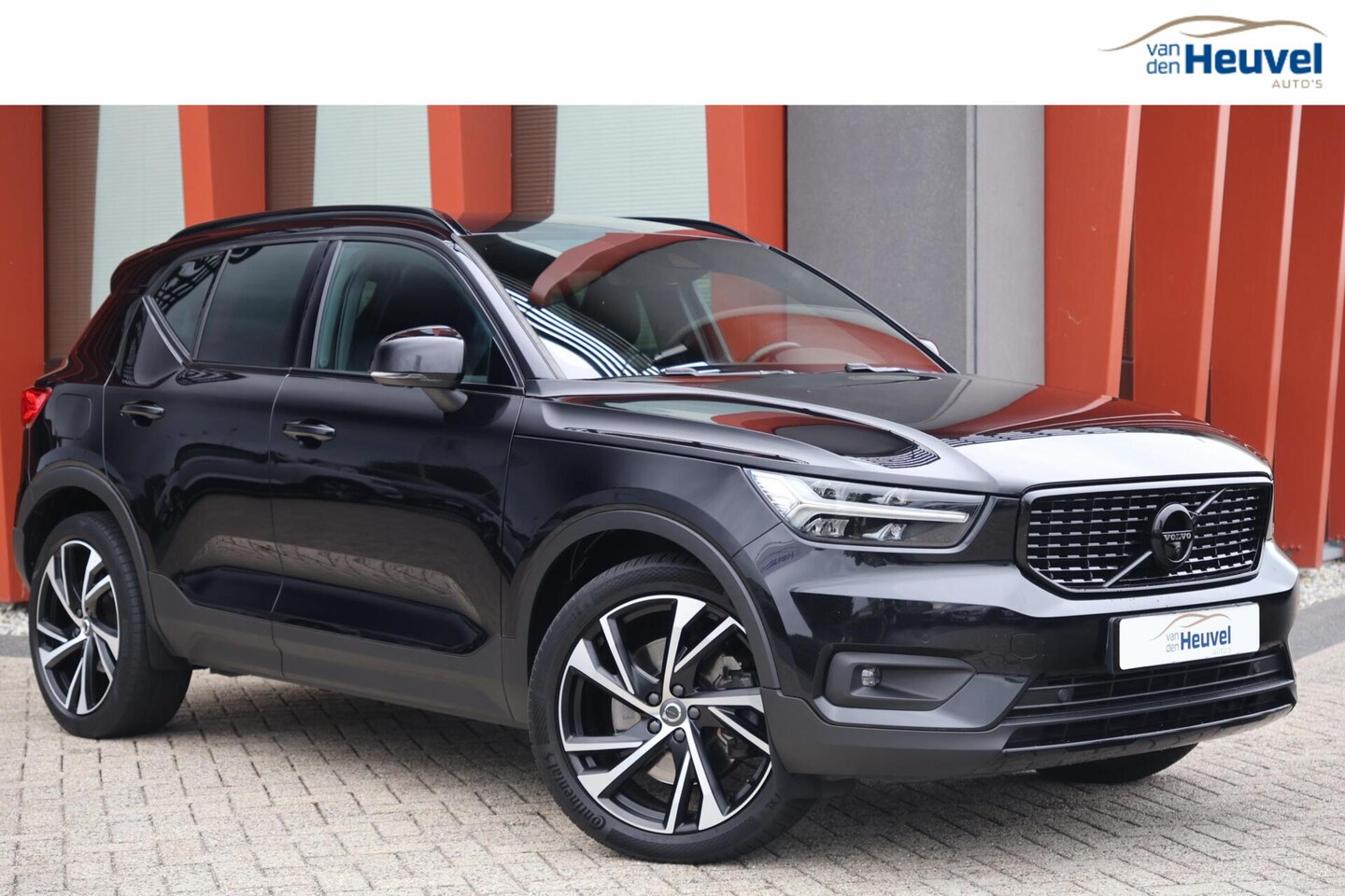 Volvo XC40 - T4 Recharge R-Design | Stoelverwarming | Trekhaak | Leder | 360° Camera | 20 INCH | BLIS | - AutoWereld.nl