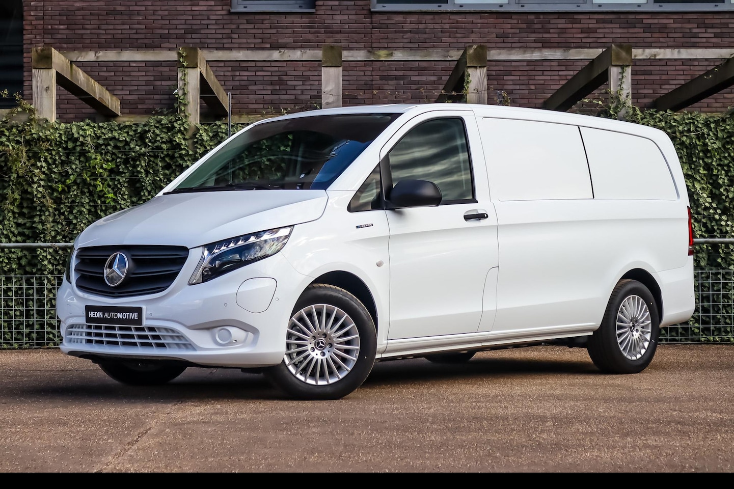 Mercedes-Benz eVito - Pro L2 Long Range | Parkeerpakket | Chroompakket Interieur | LED - AutoWereld.nl