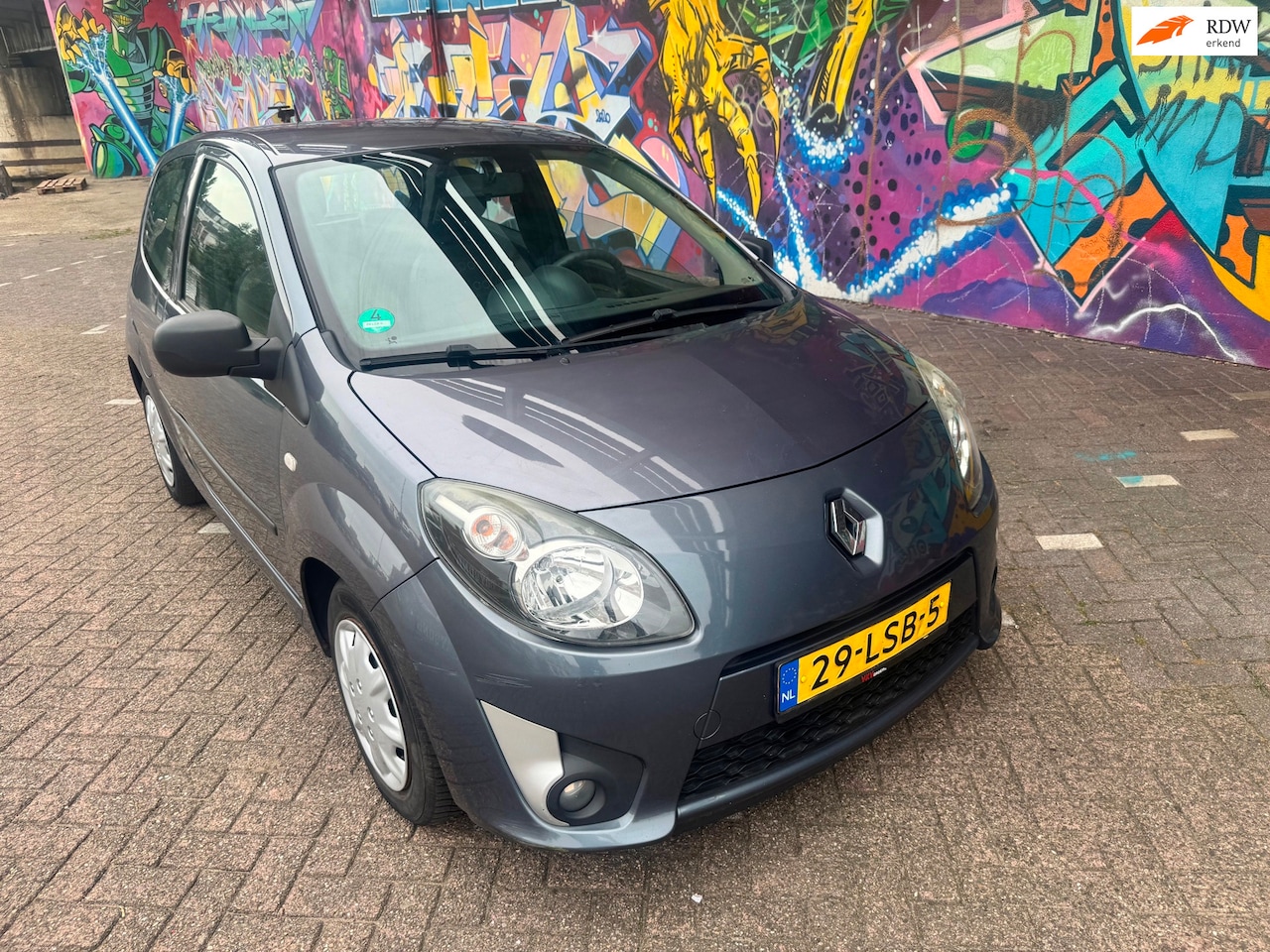 Renault Twingo - 1.2-16V Authentique airco 200dkm nap apk juni 2027 rijd heerlijk leuke auto bj 2010 - AutoWereld.nl