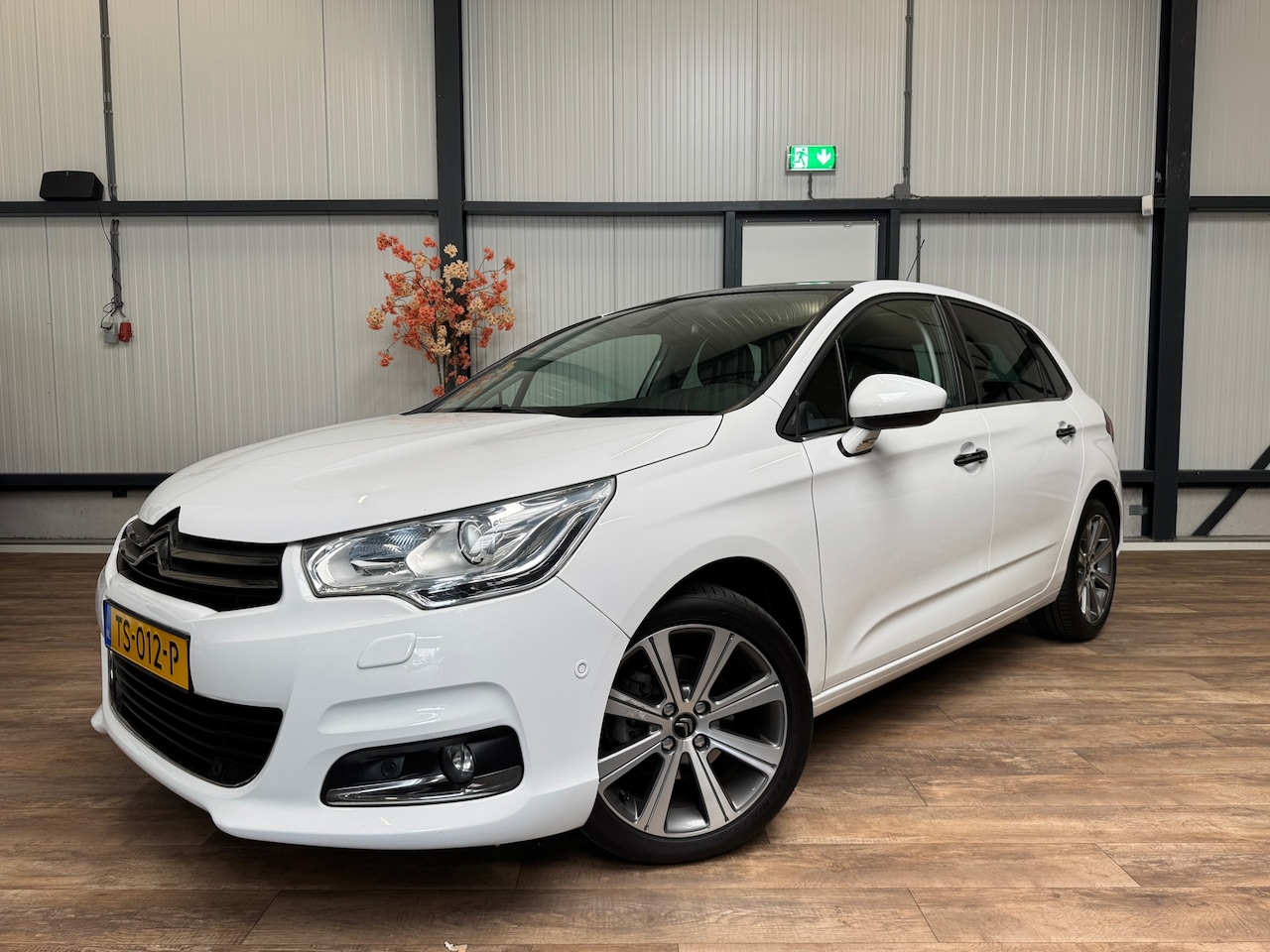Citroën C4 - 1.2 PureTech Feel Collection / Automaat / Panorama / Navi / - AutoWereld.nl
