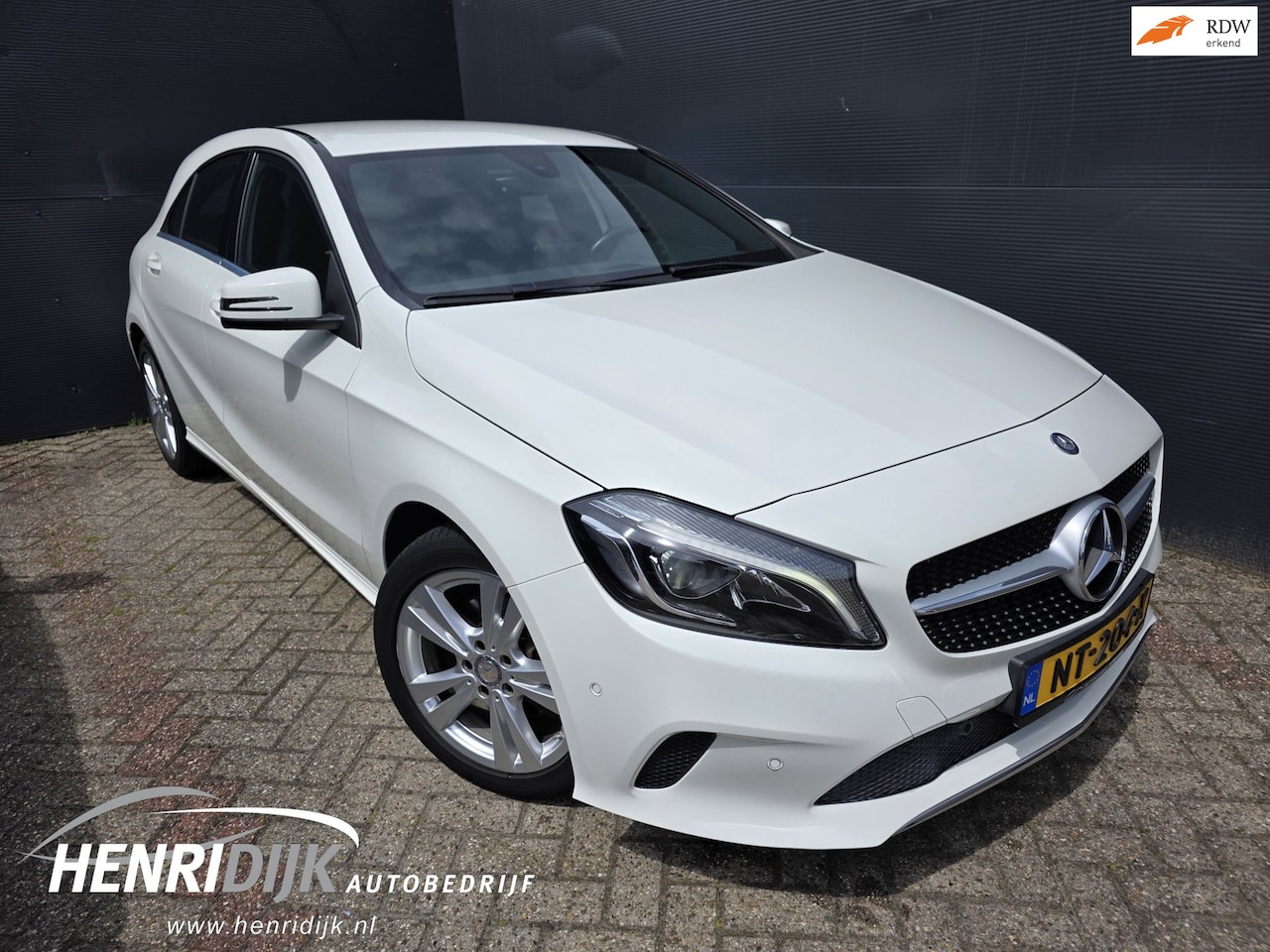 Mercedes-Benz A-klasse - 180 Ambition Stoelverwarming / AC / PDC / LMV / Cruise / Xenon - AutoWereld.nl