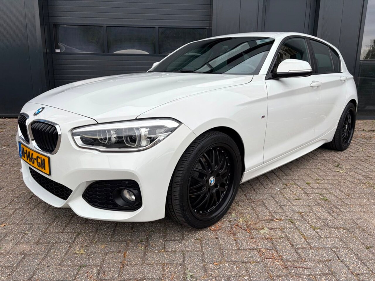 BMW 1-serie - 118i M Sport 118i M Sport, Alcantara, Key-less, Trekhaak, PDC, Clima, Stoelverw. - AutoWereld.nl