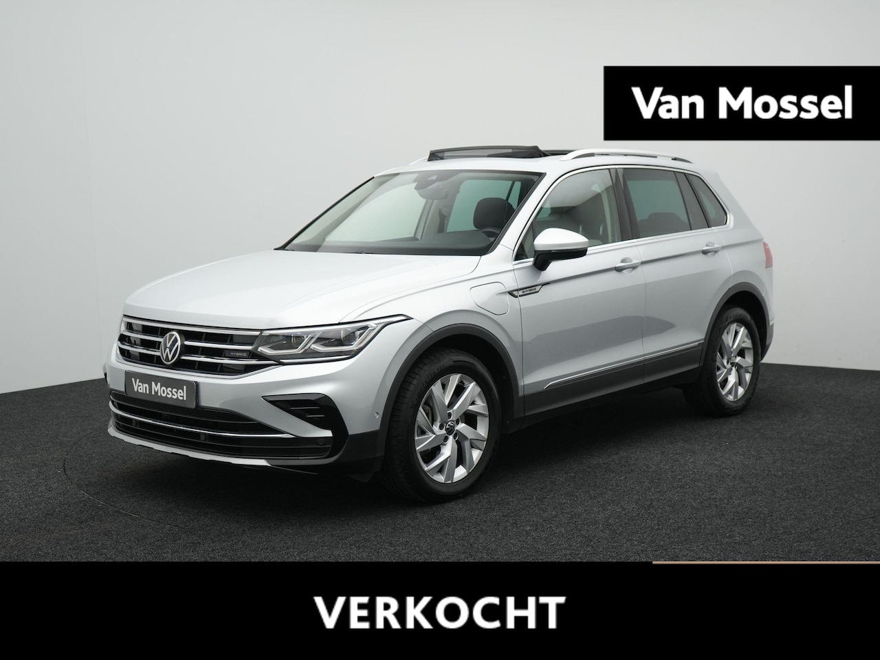 Volkswagen Tiguan - 1.4 TSI eHybrid Elegance AUTOMAAT | PANORAMADAK | NAVIGATIE | CAMERA | APPLE CARPLAY | ADA - AutoWereld.nl