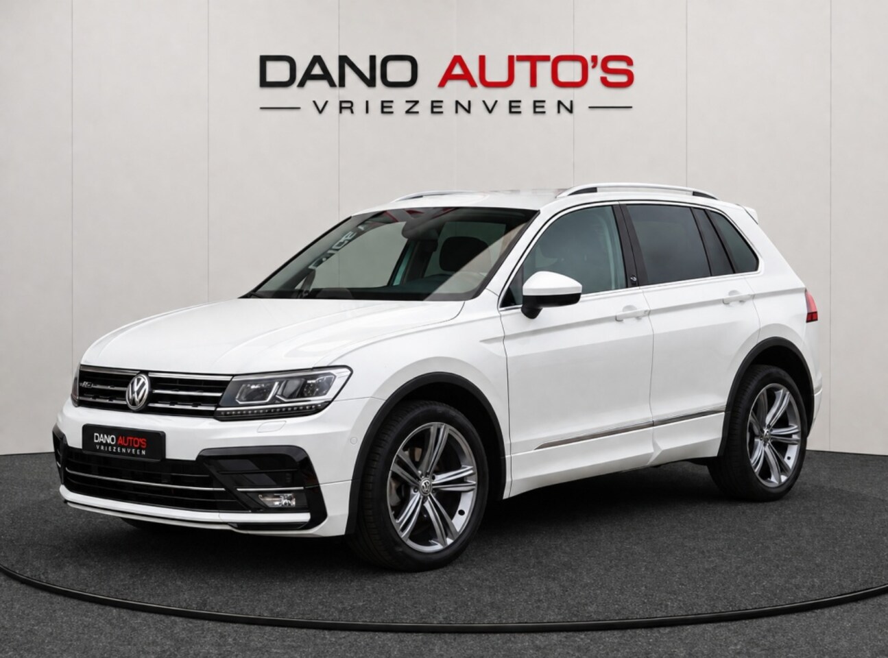 Volkswagen Tiguan - 1.4 TSI BMT Sound R-Line LED/ACC/19'' inch/Carplay - AutoWereld.nl
