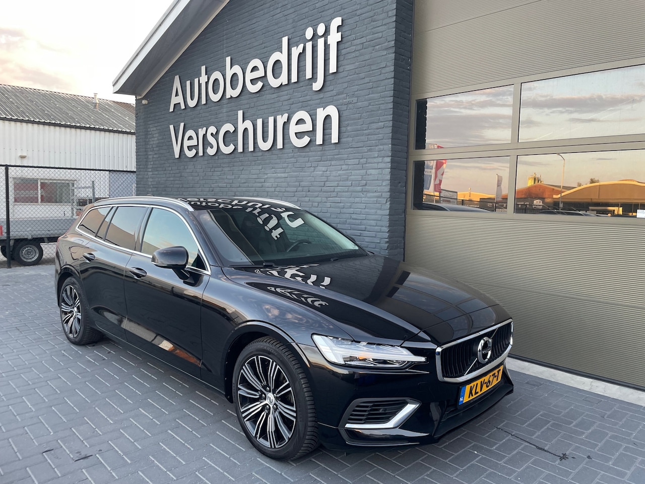 Volvo V60 - 2.0 T8 Twin Engine AWD inscription stoelverwarming trekhaak leer - AutoWereld.nl