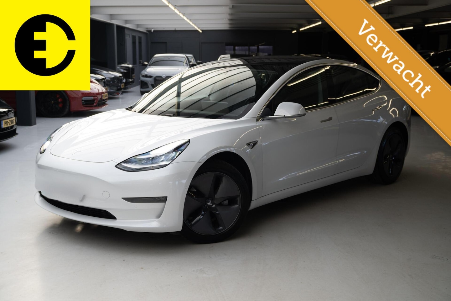 Tesla Model 3 - Long Range RWD Long Range AWD 75 kWh | Stoelverwarming | Camera | Pano dak - AutoWereld.nl