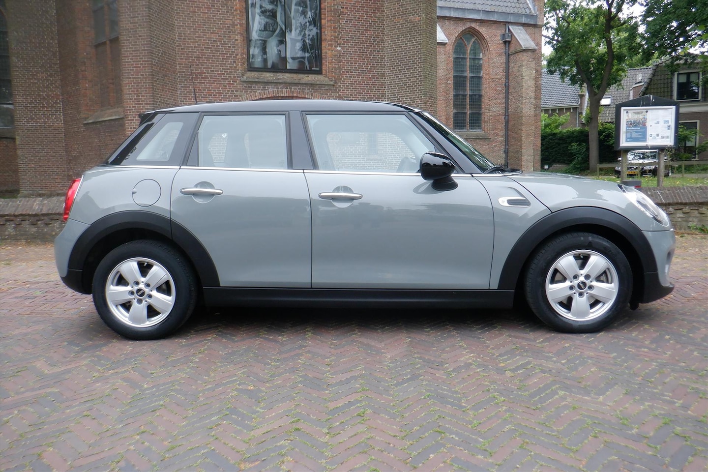 MINI 5-Deurs - Mini (f55) 1.5 136pk Cooper - AutoWereld.nl