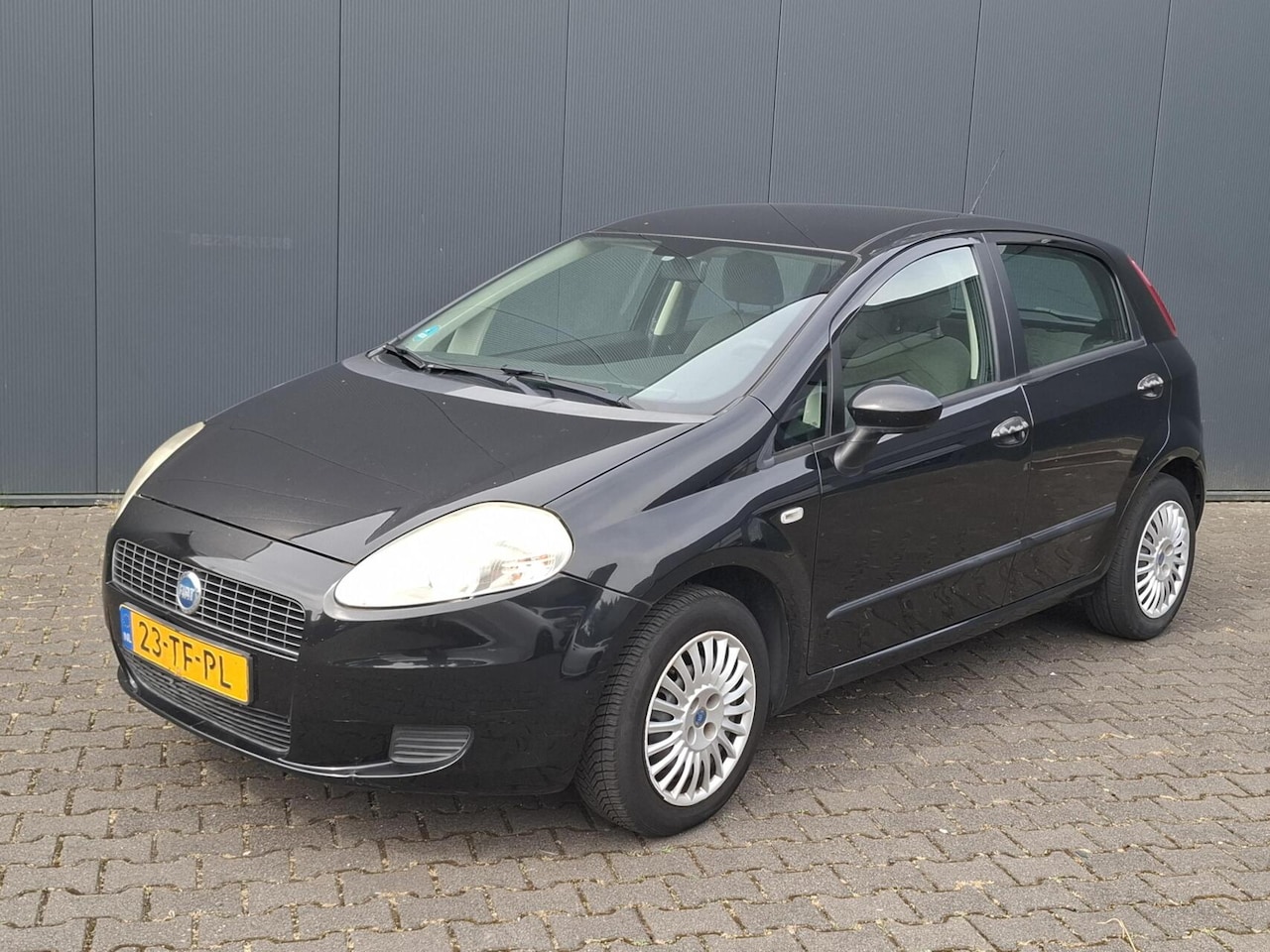 Fiat Grande Punto - 1.4 Active 5 DEURS / NIEUWE APK! - AutoWereld.nl