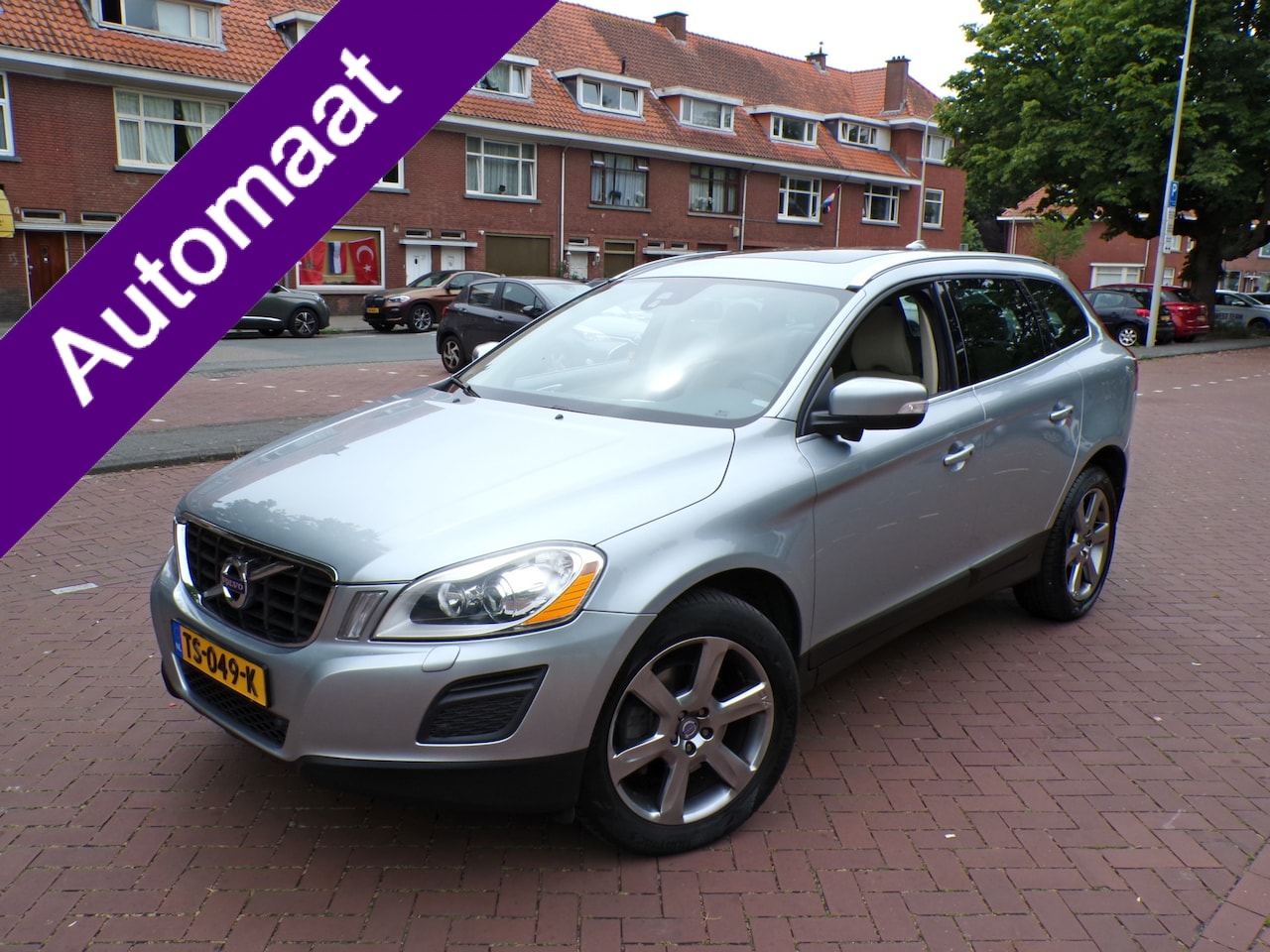 Volvo XC60 - 3.0 T6 Momentum Van 1e eigenaar aantoonbaar - AutoWereld.nl