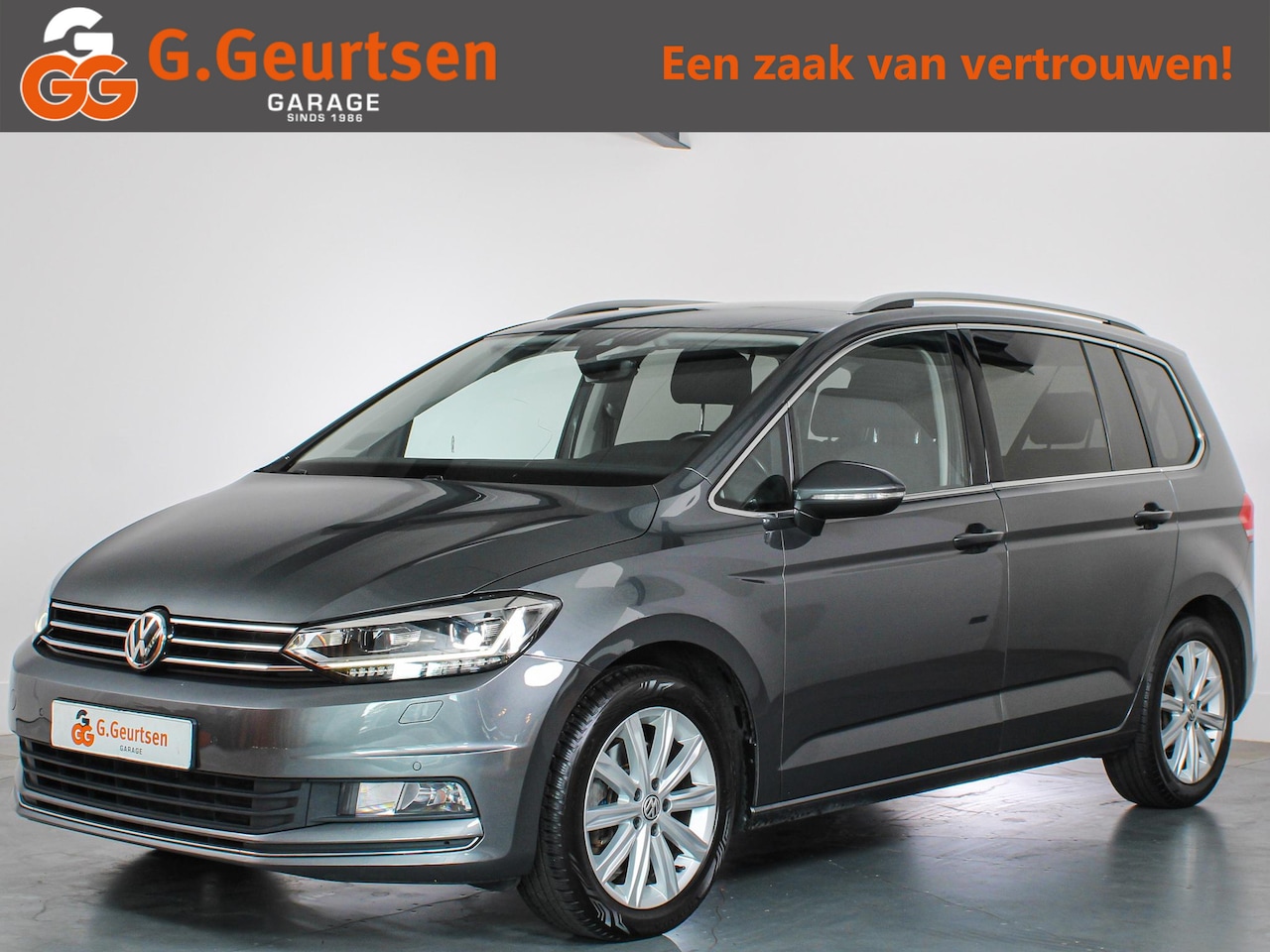 Volkswagen Touran - 1.4 TSI Highline 7-Persoons, Trekhaak, ACC, Stoelverwarming, Navigatie - AutoWereld.nl