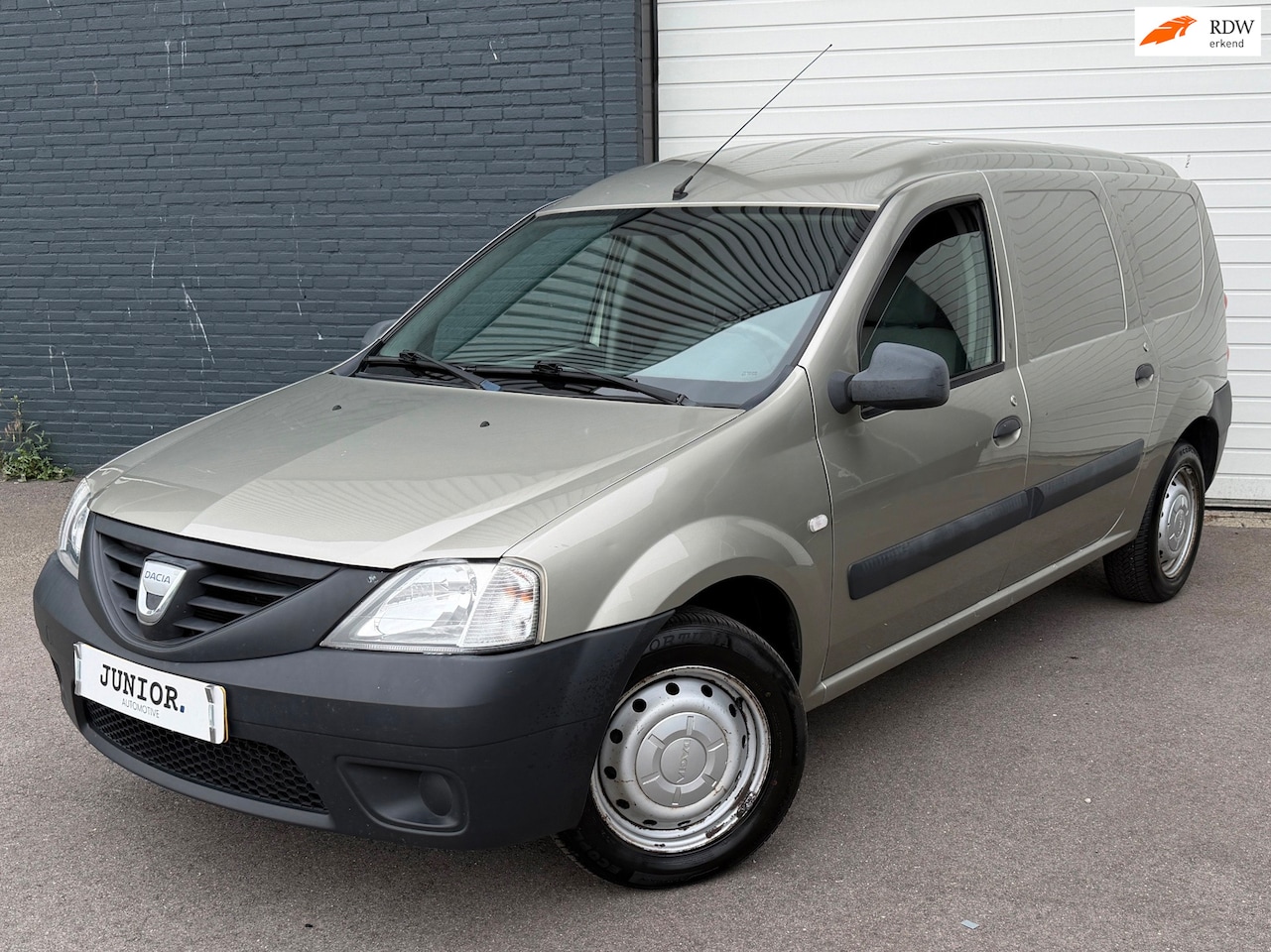 Dacia Logan - 1.6 BENZINE/MARGE/BLUETOOTH/RIEMVV - AutoWereld.nl