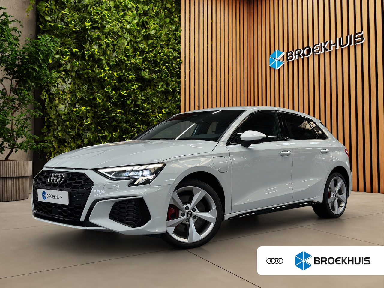 Audi A3 Sportback - 45 TFSI e S edition Competition | Adaptive Cruise | Sfeerverlichting | Stoelverwarming | S - AutoWereld.nl