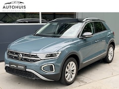 Volkswagen T-Roc - 1.5 TSI 150pk DSG Style Virtual Cockpit Ergo stoel Trekhaak Camera Stoelverwarming Massage